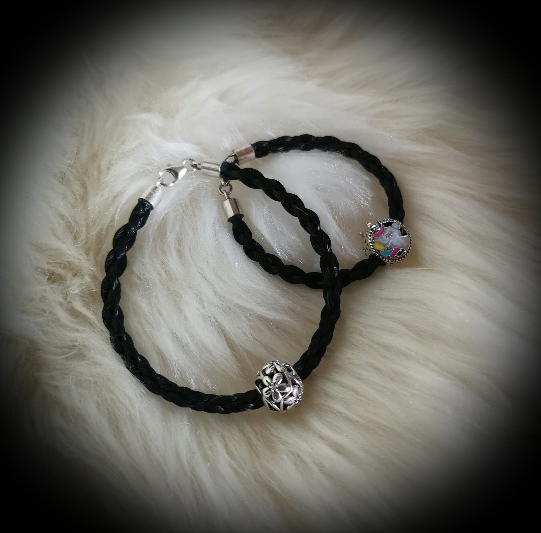 Armband aus Pferdehaar mit Perle