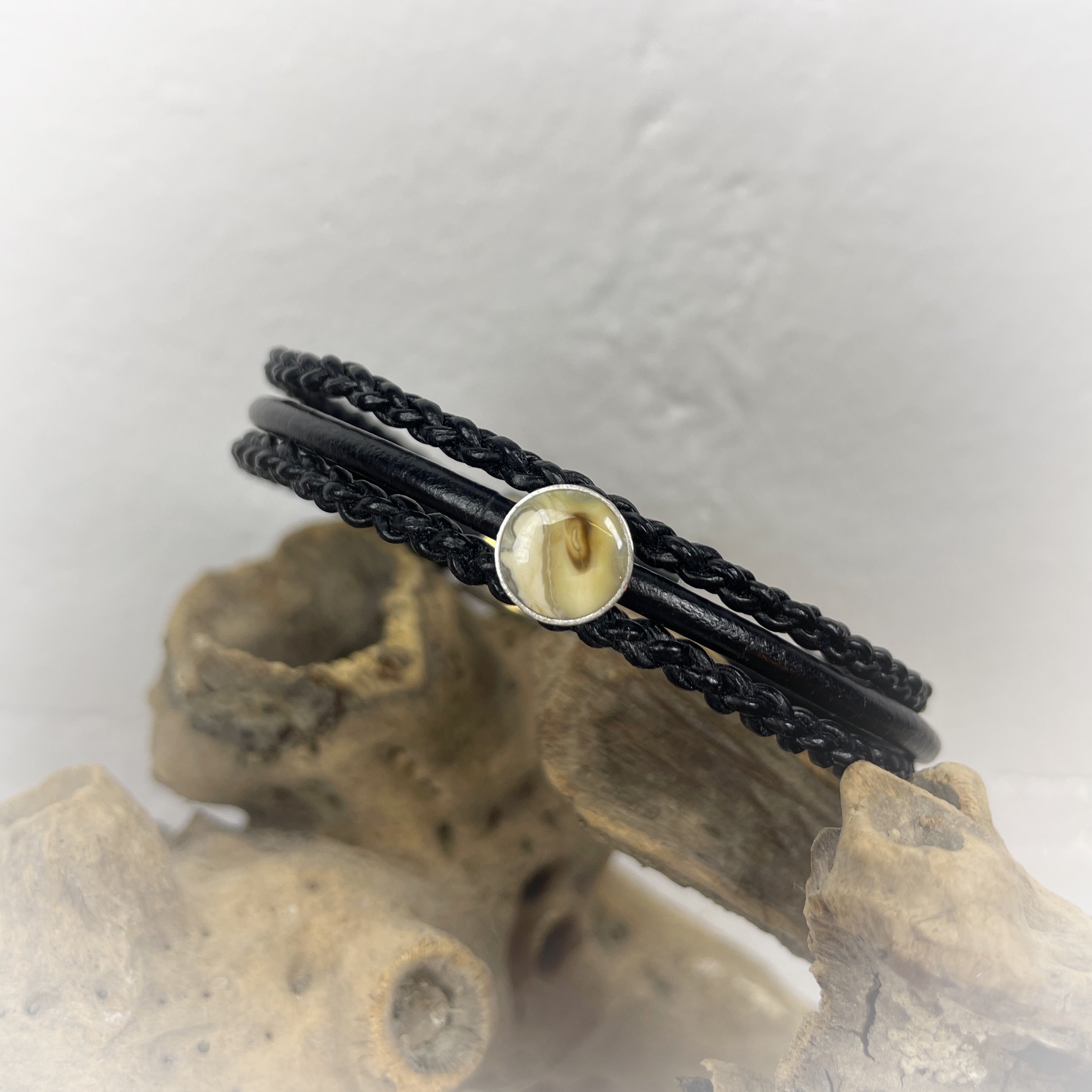 Armband mit Pferdezahn