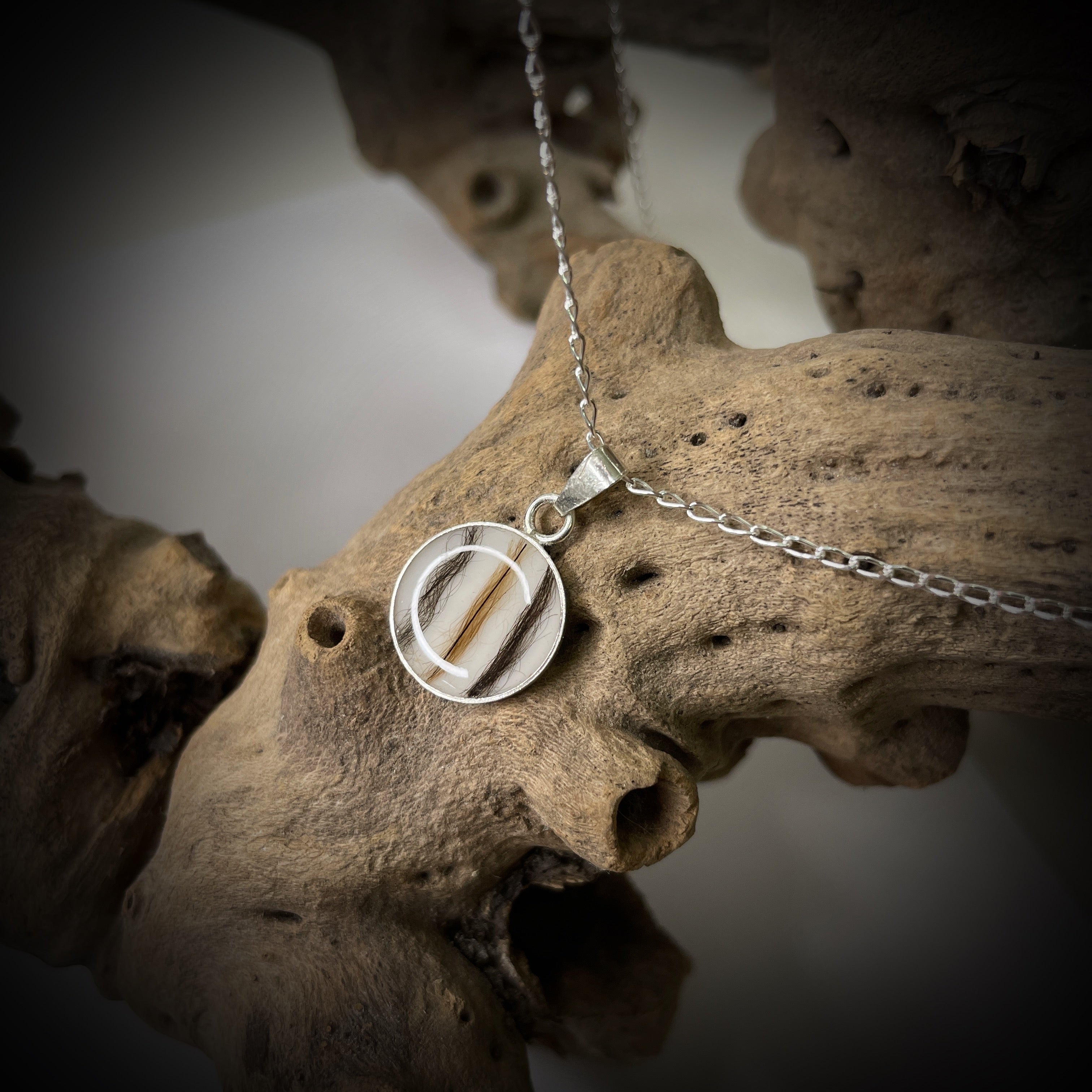 Halskette mit Hundehaar