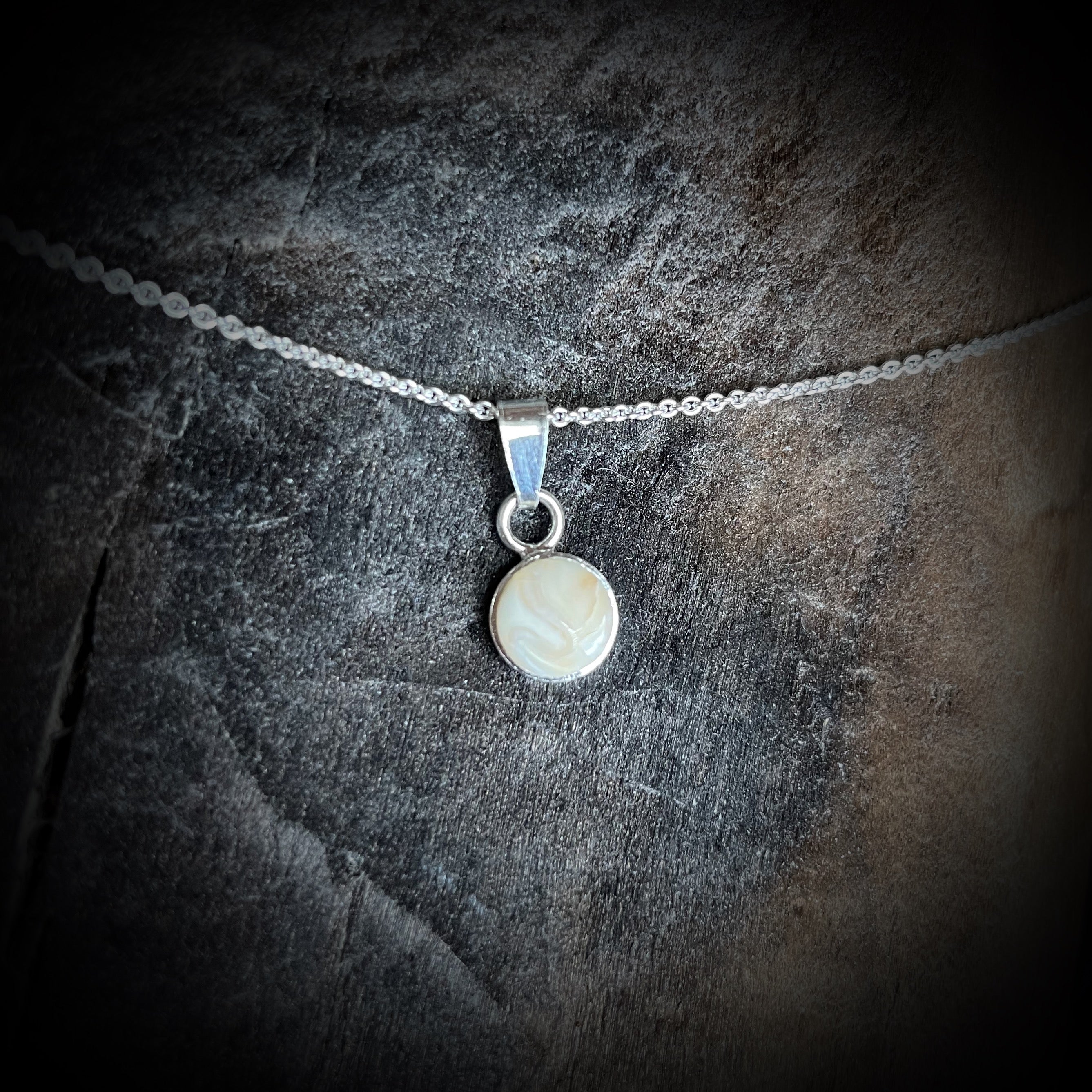 Halskette mit Pferdezahn