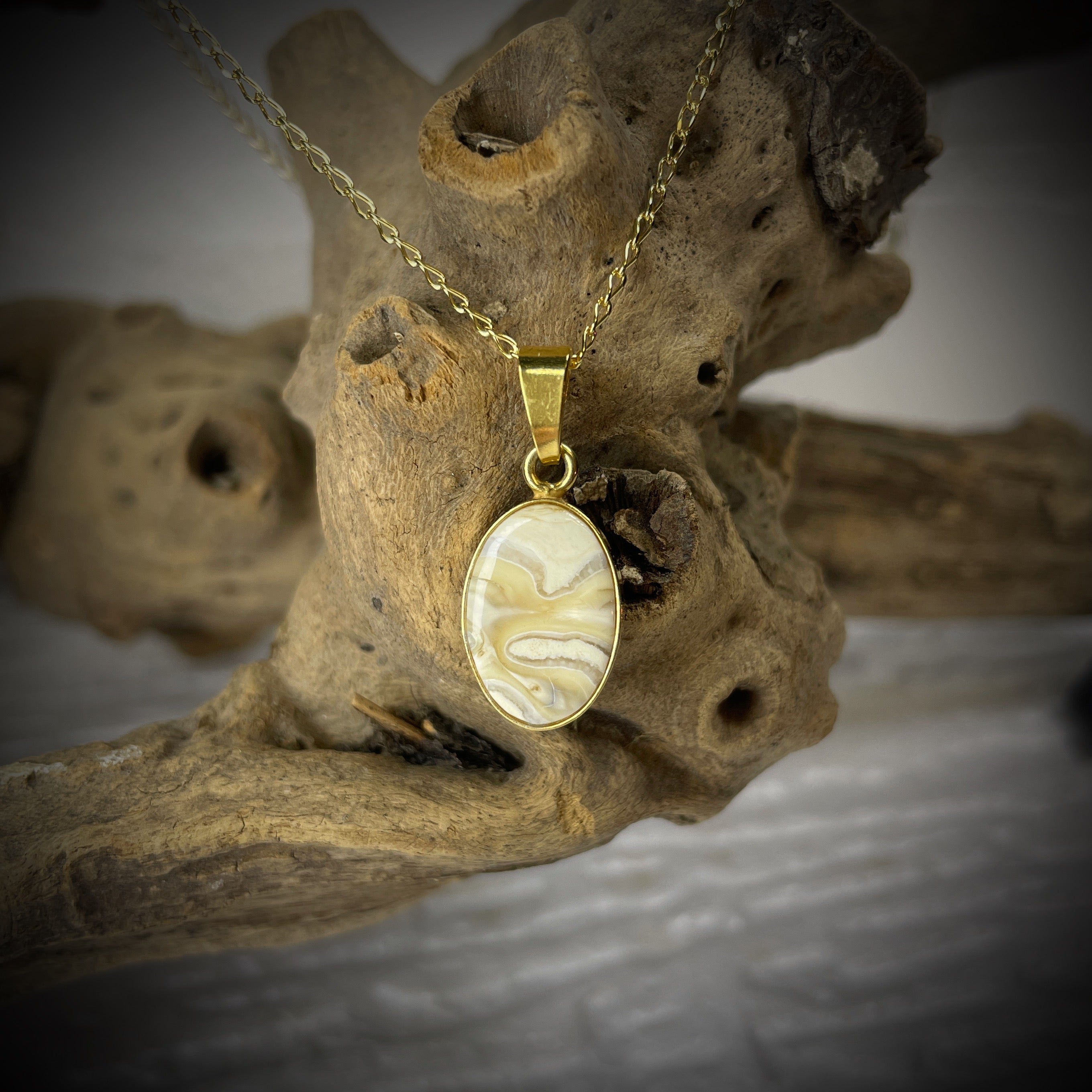 Halskette mit Pferdezahn